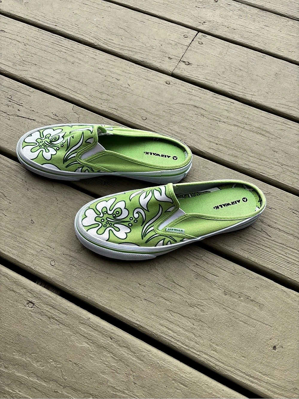 AIRWALK Floral Green & White Slip-On Sneakers, Size: 8.5